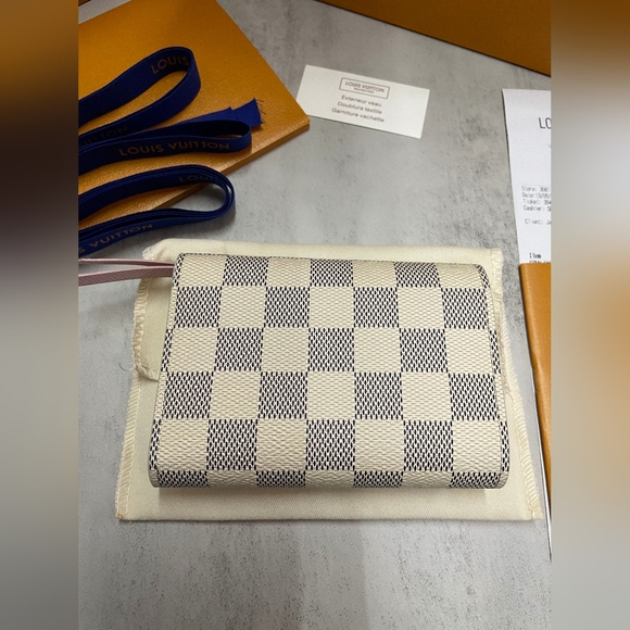 Louis Vuitton Victorine Wallet - Picture 2 of 14